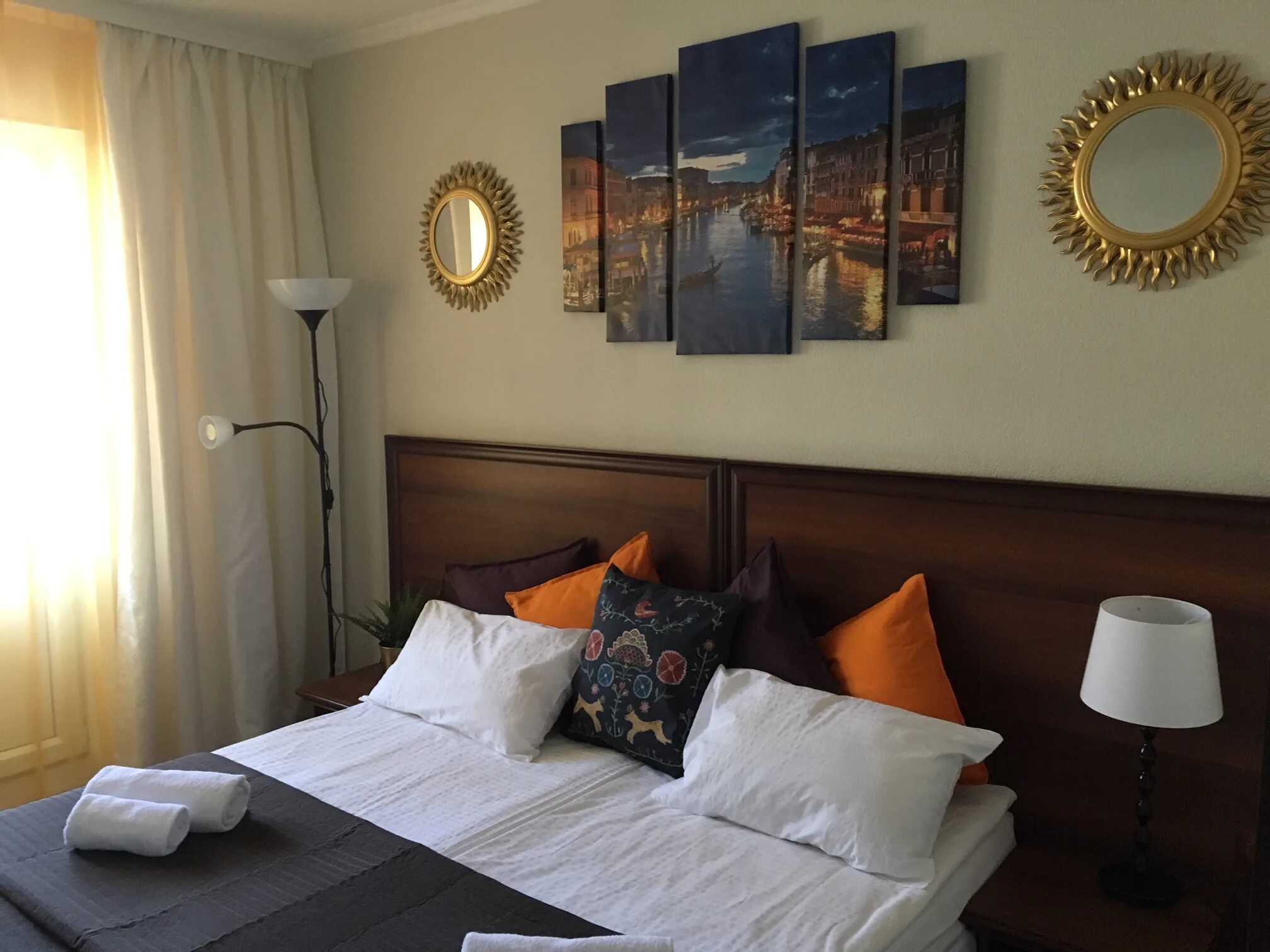 Художники на невском проспекте. Vernissage спб советская. Гостиница вернисаж спб. Вернисаж в питере музей. Вернисаж у цдх.