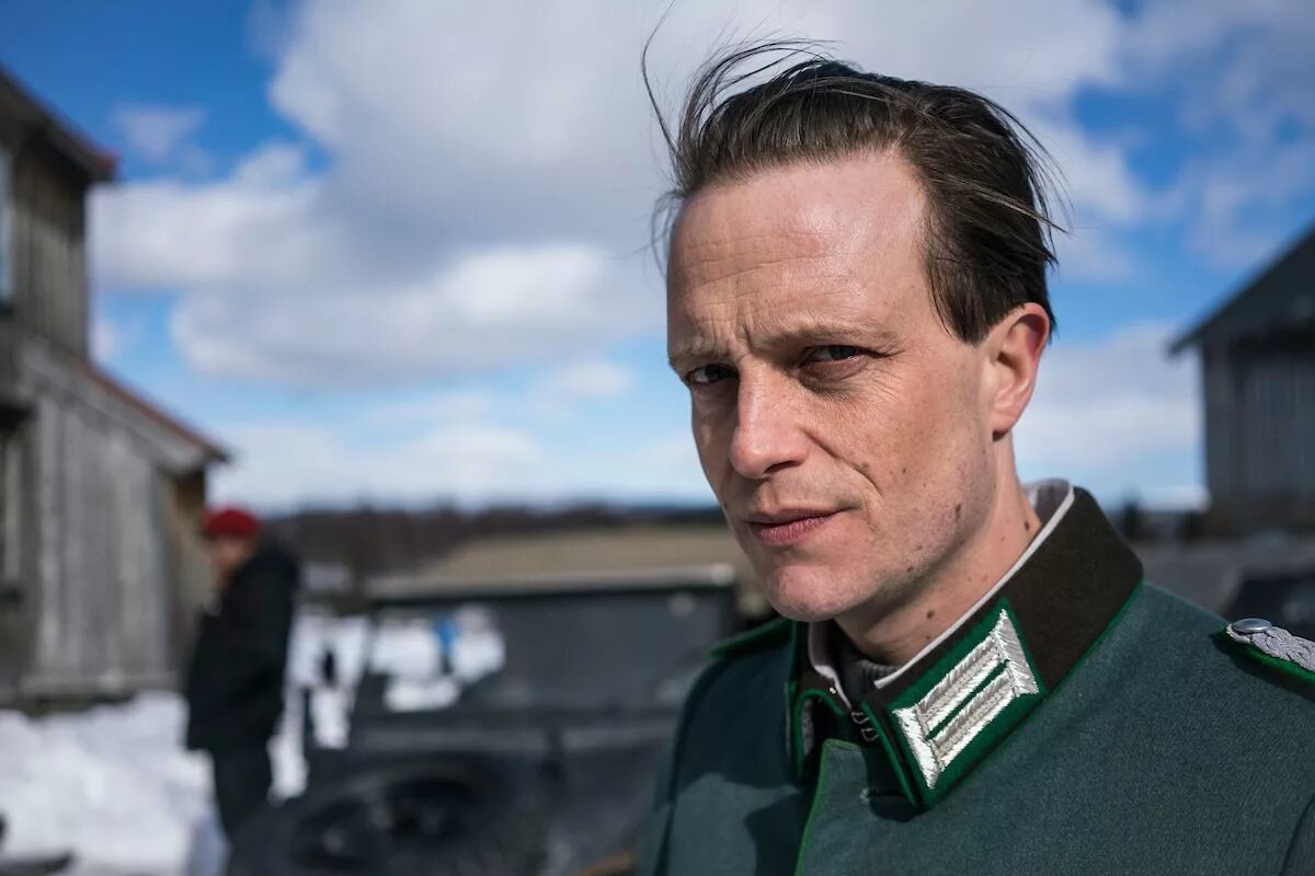 Бесславные ублюдки гестаповец. Бесславные ублюдки дитер хельштром. Аугуст диль 2022. Бесславные ублюдки штурмбанфюрер. Август диль ублюдки.