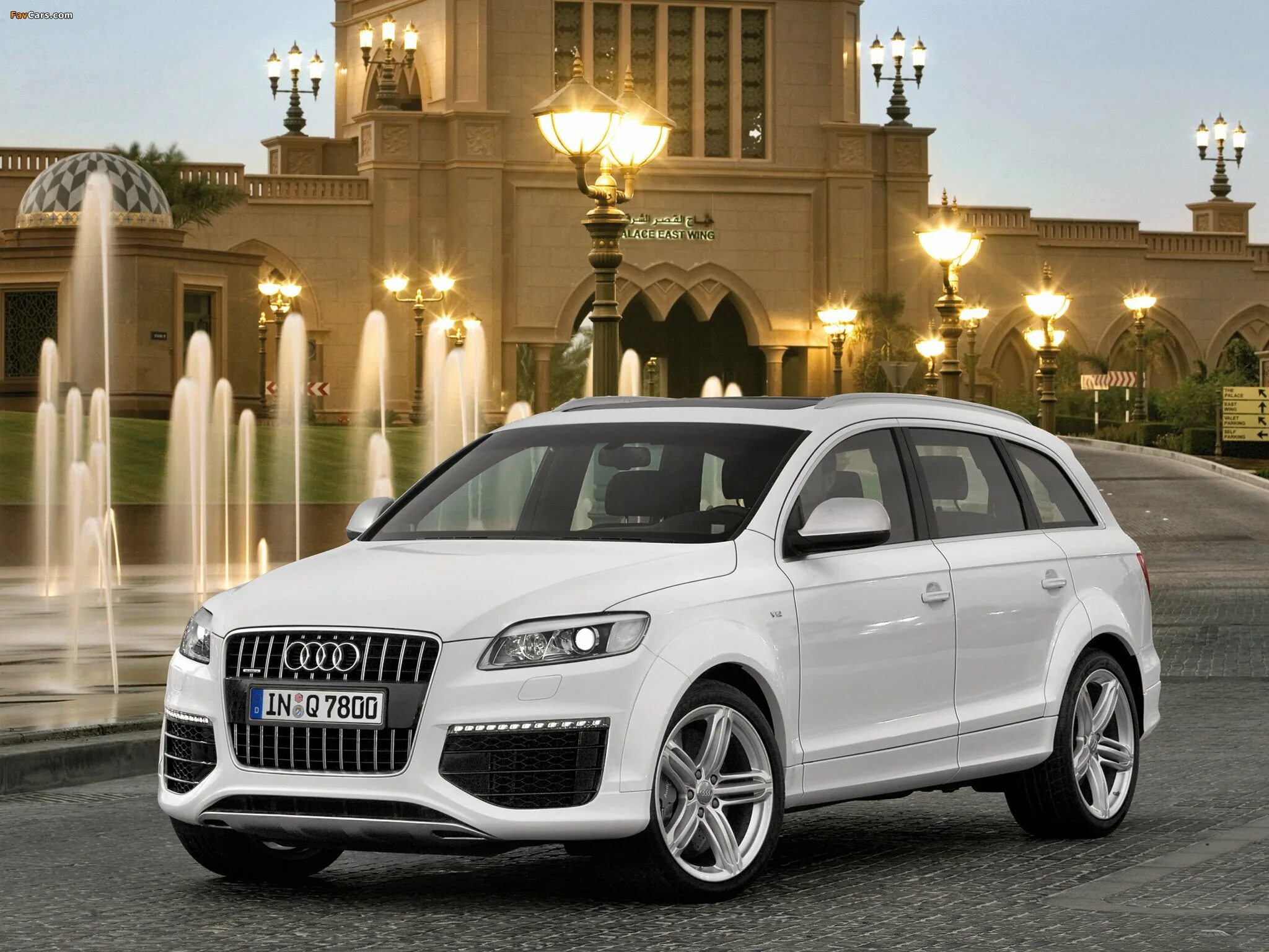 Ауди ку 7 россия. Audi q7. Audi q7 4l. Ауди ку 7. Ауди джип q7 белая.