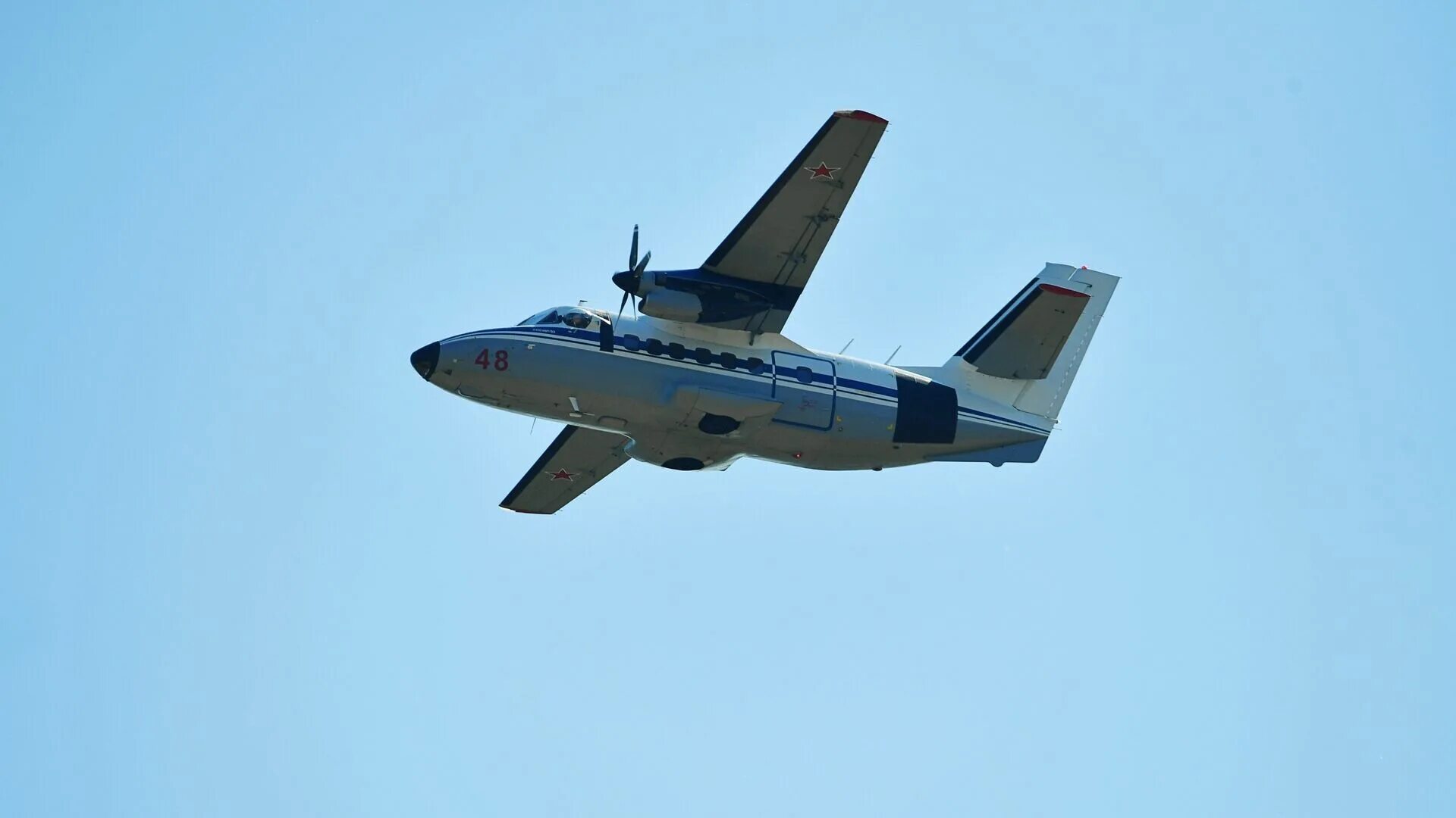 Самолеты риа. Л-410 самолет. Двухмоторный самолет л-410. Катастрофа л 410 в Кемерово.