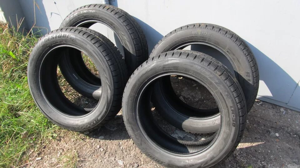 Куплю шины б у 195 r15. Резина Bridgestone 195/55 r16. Бриджстоун 195 55 16. Резина Bridgestone 195/55 r16 бу. Синяя резина 195/55.