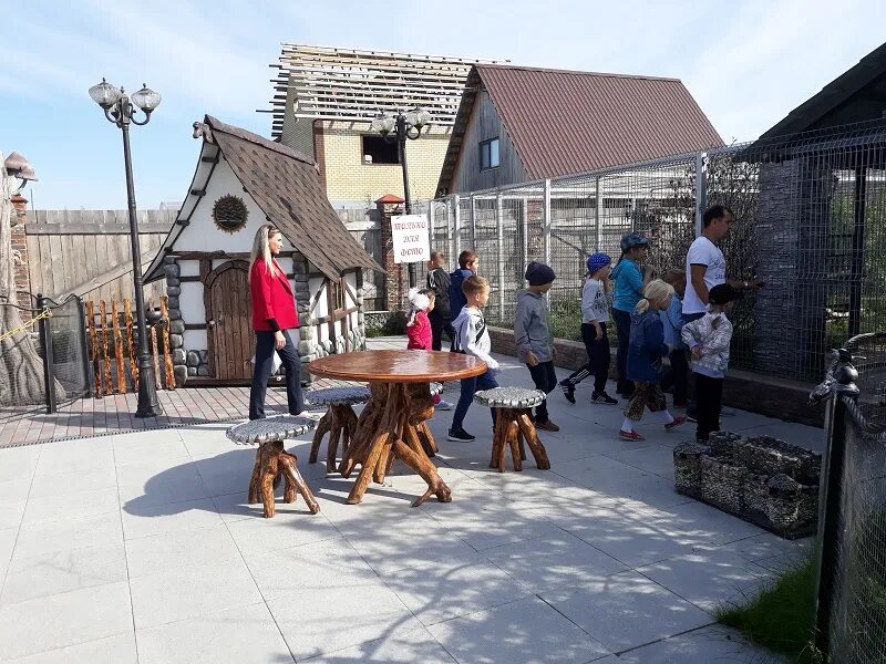 У лукоморья тюмень зоопарк. Зоопарк в Патрушева Тюмень. Тюменский зоопарк Лукоморье. Зоопарк у Лукоморья Тюмень. Зоопарк Тюмень Патрушево у Лукоморья.