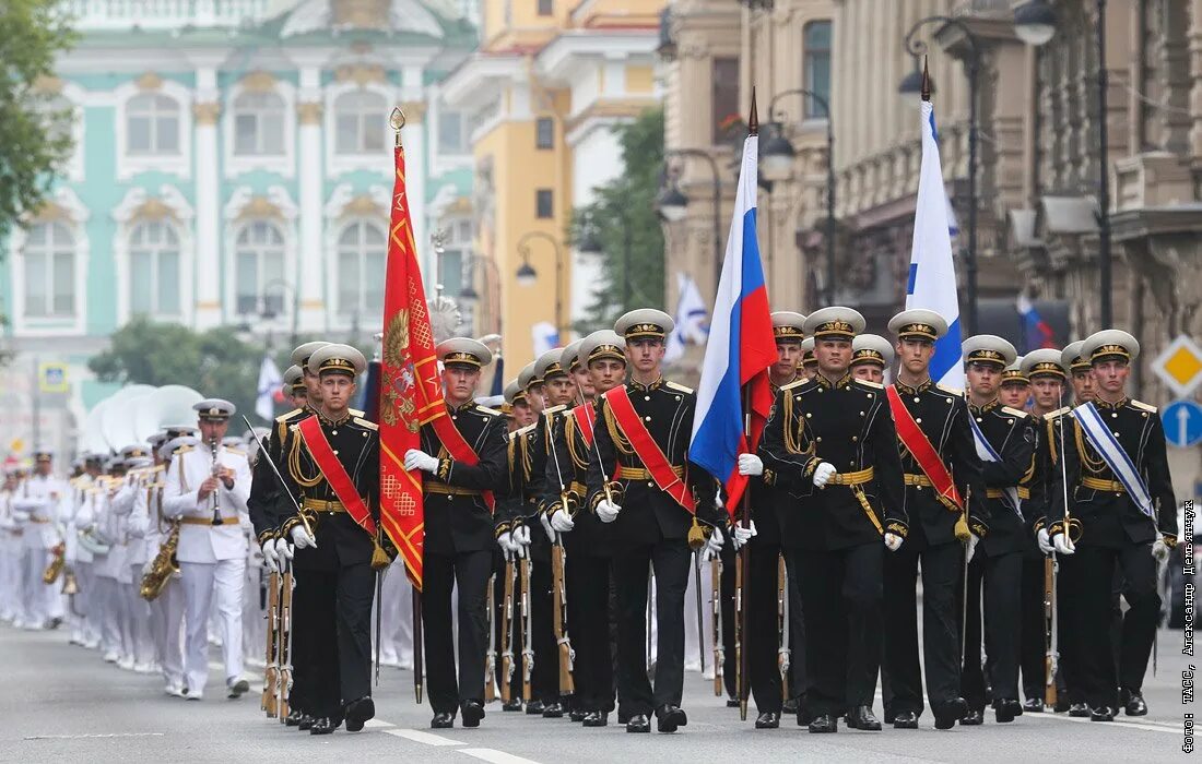 Парад флота. Парад военно-морского флота России в Санкт-Петербурге. Парад военно-морского флота в Питере 2022. Парад флота в Санкт-Петербурге 2023 флаги. День ВМФ СПБ.