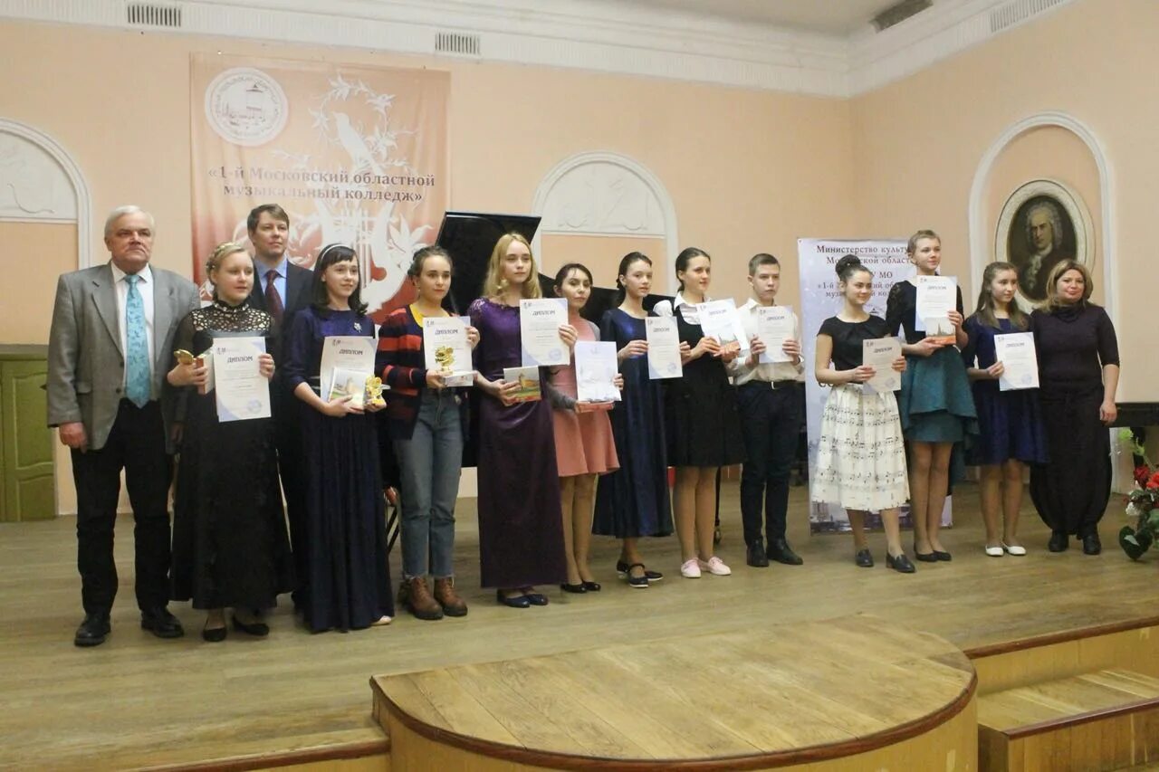 Международный конкурс страна читалия 2021. Росточек разбор. Национальная премия будущее россии логотип. Свердловский музыкальный колледж конкурс классика и современность. Живая классика фатима микаилова видео.