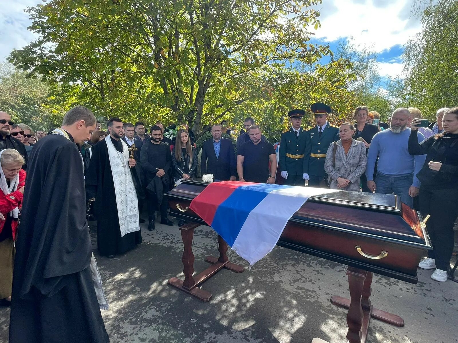 Похоронили в закрытом. Пускепалис похоронен в Железноводске. Могила Сергея Пускепалиса в Железноводске. Железноводск могила Пускепалис.