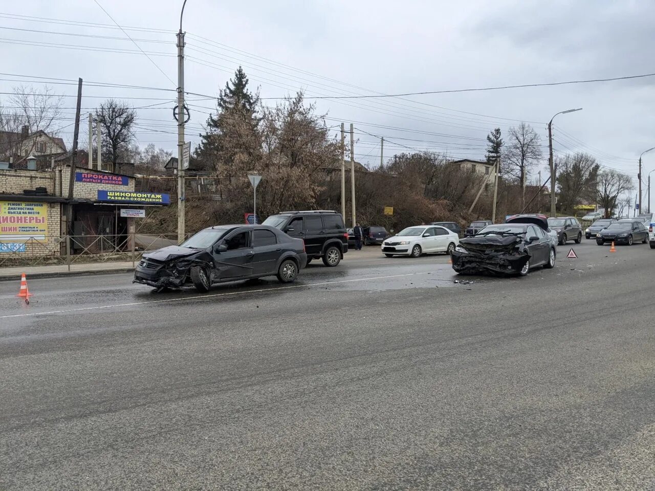 Сейчас 5 апреля. Дорожно-транспортное происшествие. Авария на Болховском шоссе в Орле.