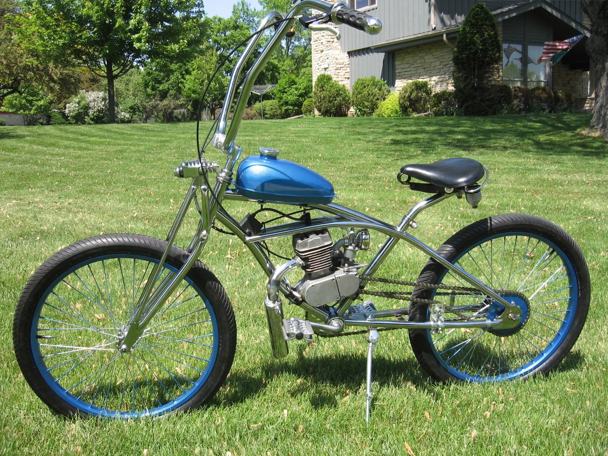 Мопед из велосипеда лёвушка. Карпаты боббер. Велосипед урал с двигателем от бензопилы дружба. Мотовелосипед кама. Как сделать мотоцикл из велосипеда.