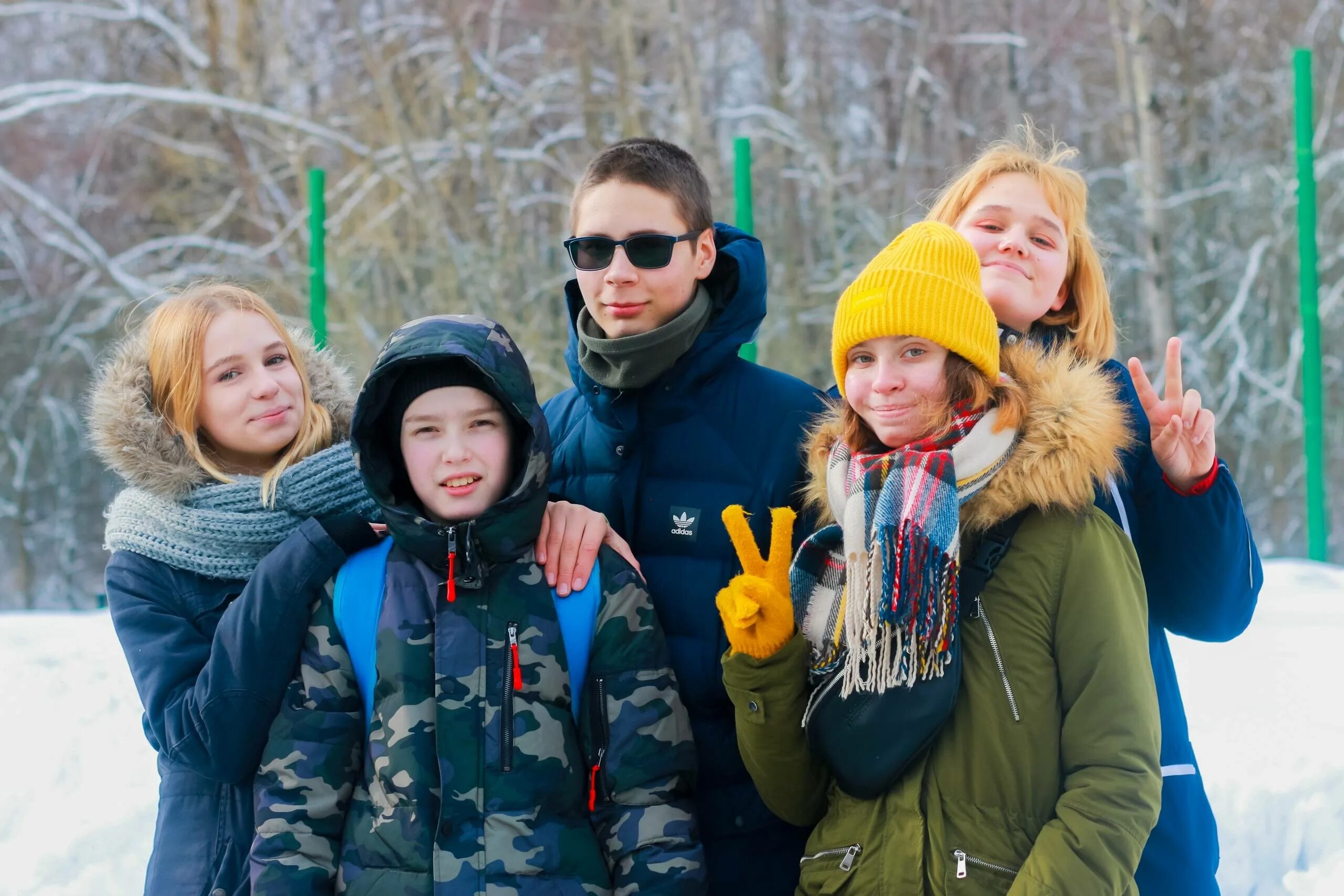 Весенние каникулы дети. Каникулы с родителями. Лагерь весенние каникулы. Весенние каникулы фото для детей. Куда пойти на весенних каникулах