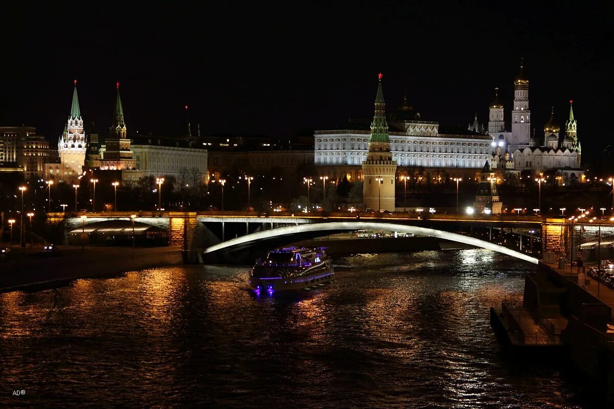 федеральное ночное время. огни ночной москвы.