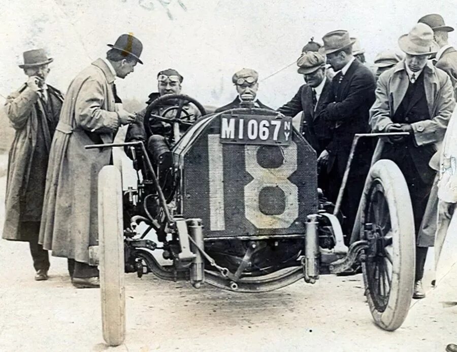 Первый номер рф. Автомобильные номера Российской империи. Первые номерные знаки. Первый автомобильный номер в мире. Номерные знаки 1901 года.