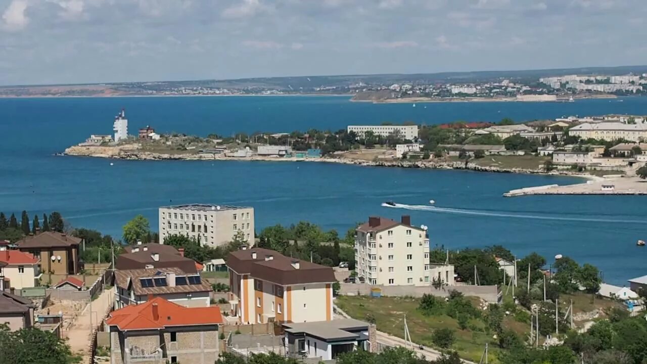 Стрелецкая бухта севастополь. Стрелецкая бухта севастополь с высоты. Микрорайон стрелецкая бухта севастополь. Стрелецкая бухта набережная севастополь. Стрелецкая бухта набережная севастополь.