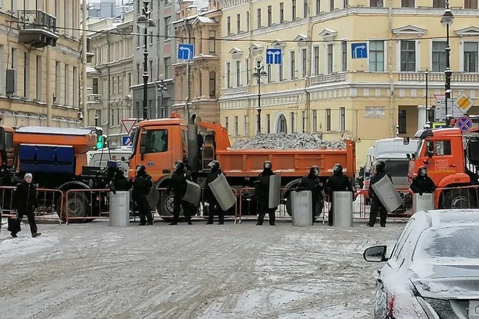 Почему сегодня перекрыт центр санкт петербурга. Невский проспект санкт-петербург 2025. перекрыт в санкт-петербурге центр санкт-петербург. петербург митинг 2025 невский пр. санкт-петербург невский проспект фото сейчас 2025.