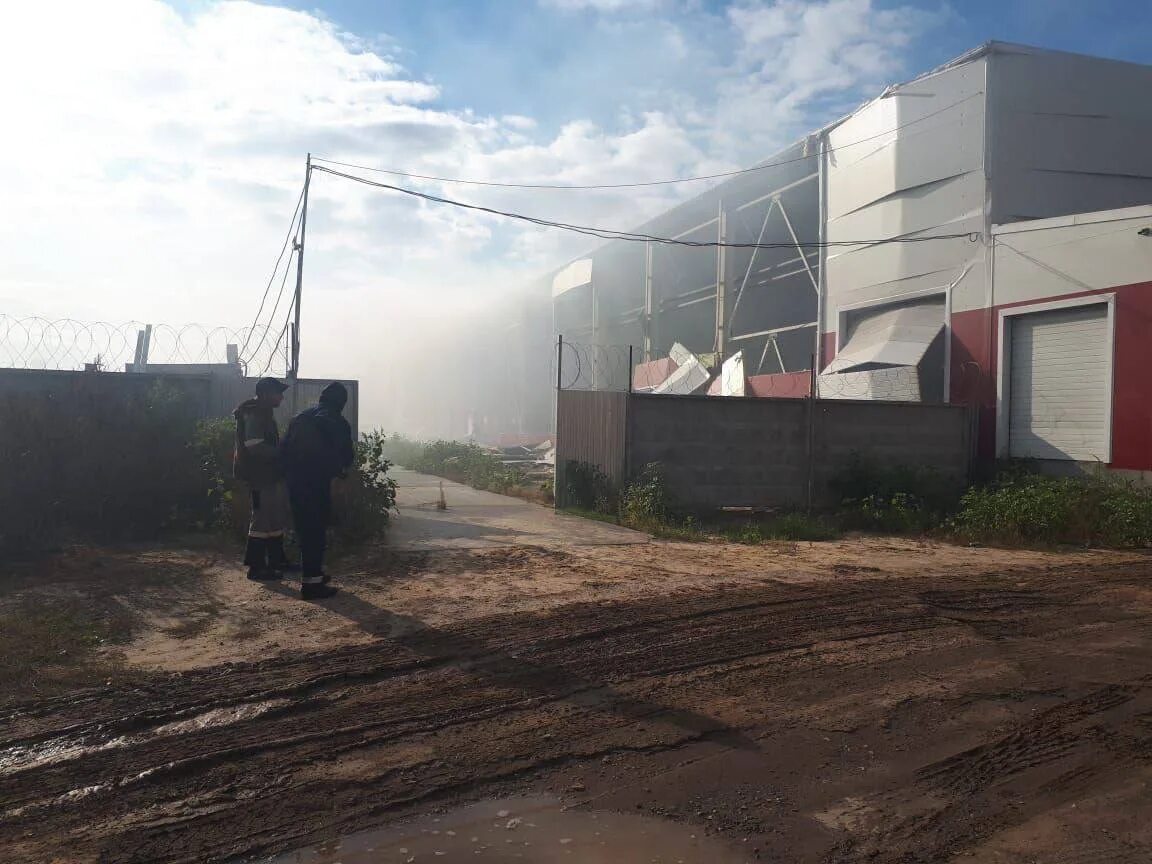 Вчера пожар в волгограде красноармейский район. Происшествия волгоград красноармейский. Перекресток на 7 ветрах волгоград. Канализационный коллапс в волгограде. Какая авария случилась в волгограде.