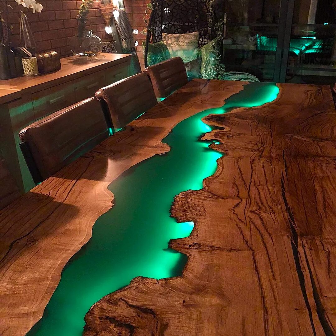 Светящиеся смолы. Green Epoxy эпоксидная смола. Стол слэб река. Стол из эпоксидной смолы с подсветкой. Стол с люминофором.