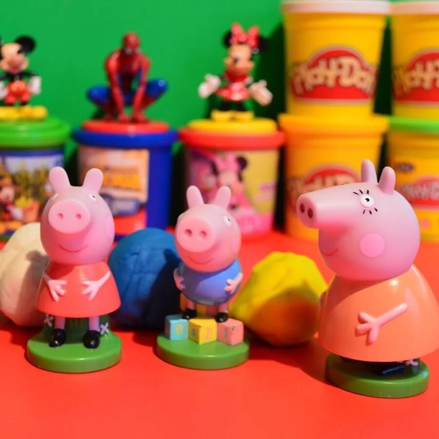 Свинку пеппу киндер сюрприз. Play doh свинка. киндер свинка пеппа. коллекции свинки пеппы киндер. play doh свинка пеппа.