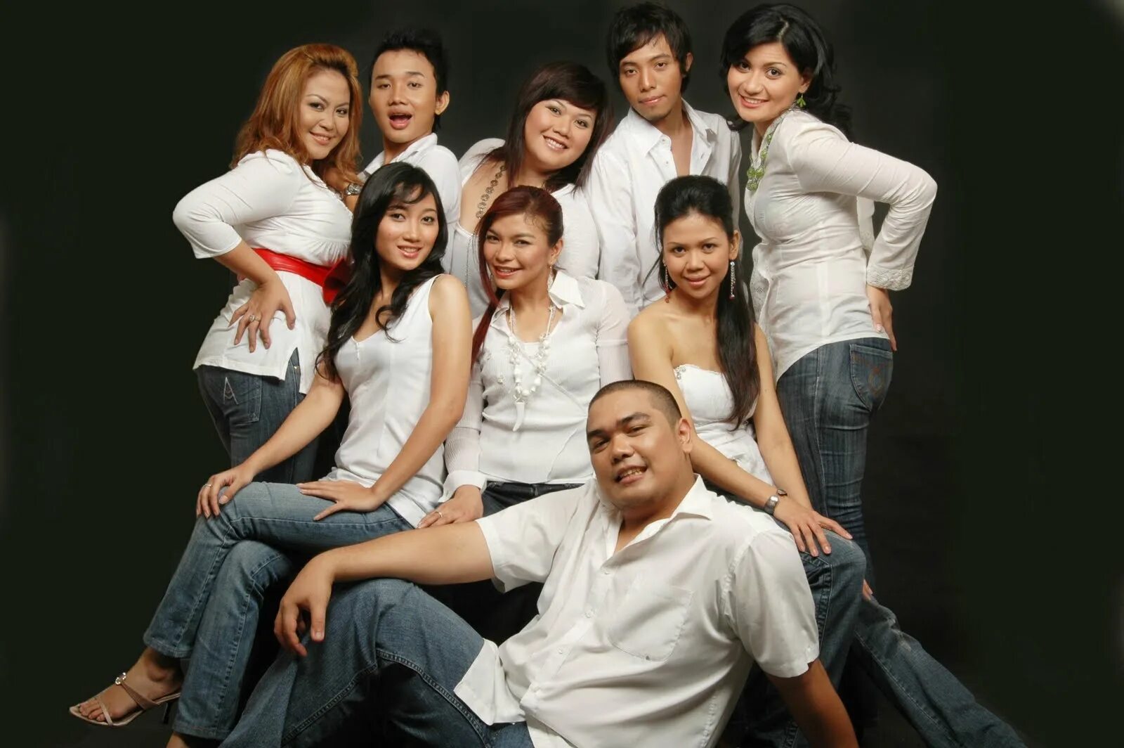 Jyp entertainment itzy. Пак джинён jyp. Jyp логотип. Джуайпи интертеймент. Здание jyp entertainment в корее.