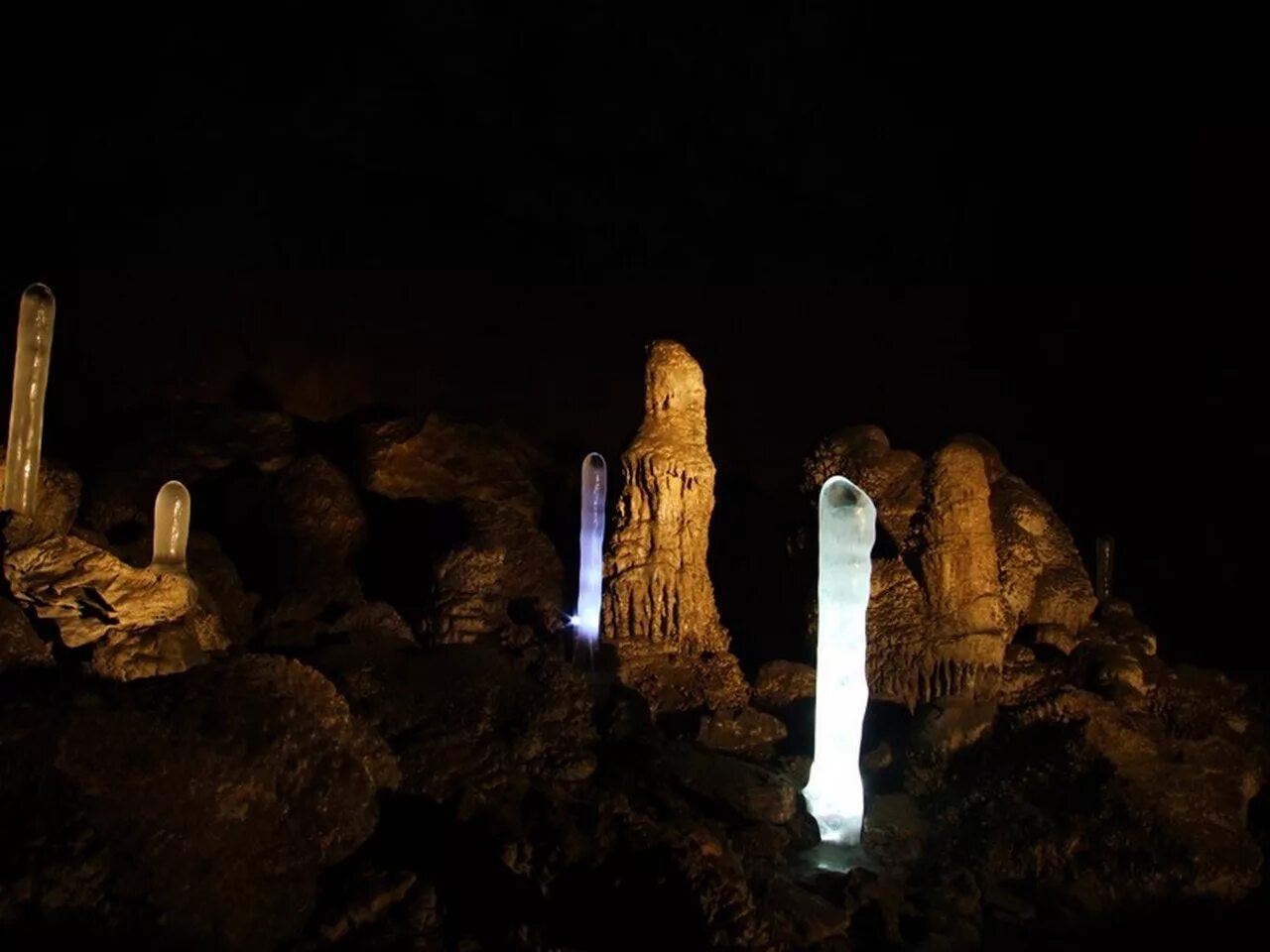 бородинская пещера республика хакасия, боградский район. бородинская пещера хакасия экскурсия. грот двуглазка в хакасии. бородинская пещера республика хакасия, боградский район. пещера орешная красноярск.