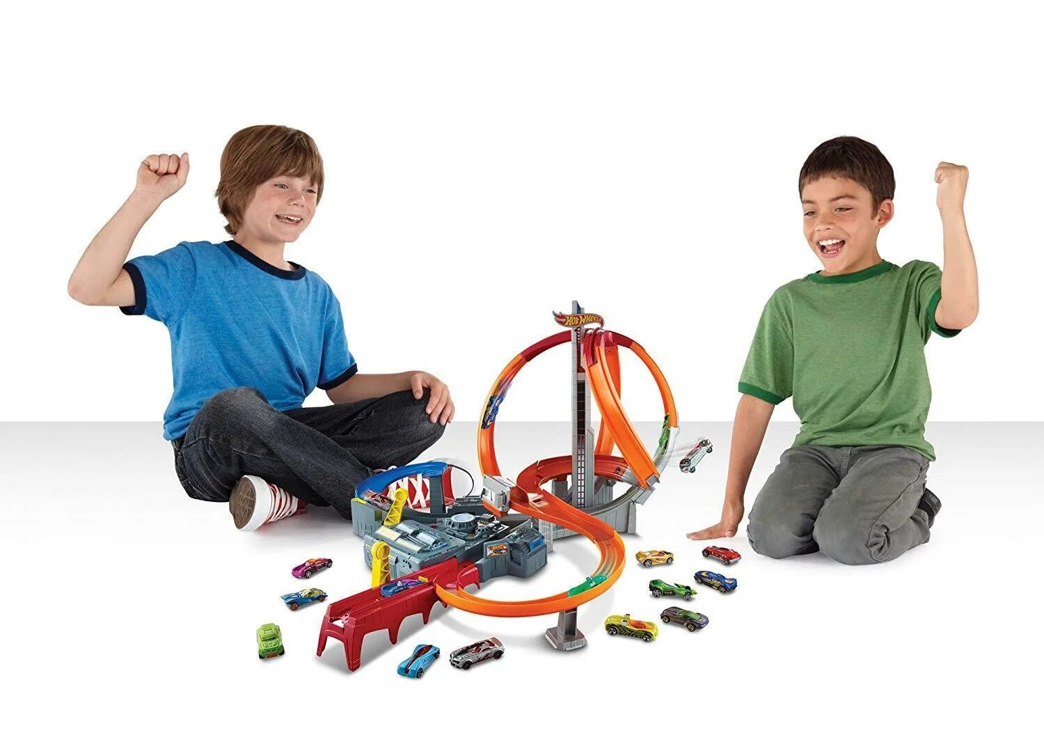 Hot wheels дети играют. Трек hot Wheels Вихрь cdl45. Hot Wheels трек cdl45. Трек hot Wheels x9286. Hot Wheels трек Вихрь Spin Storm.