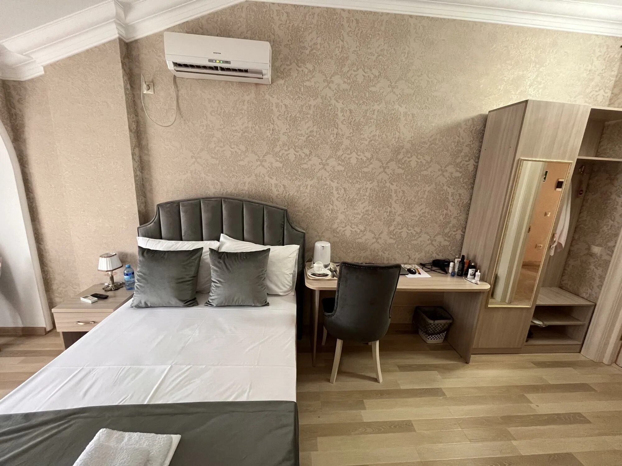 Коминтерн фото отель. Гостиница коминтерн махачкала. Гостиница коминтерн махачкала. Отель шаляпин махачкала. Коминтерн махачкала телефон.