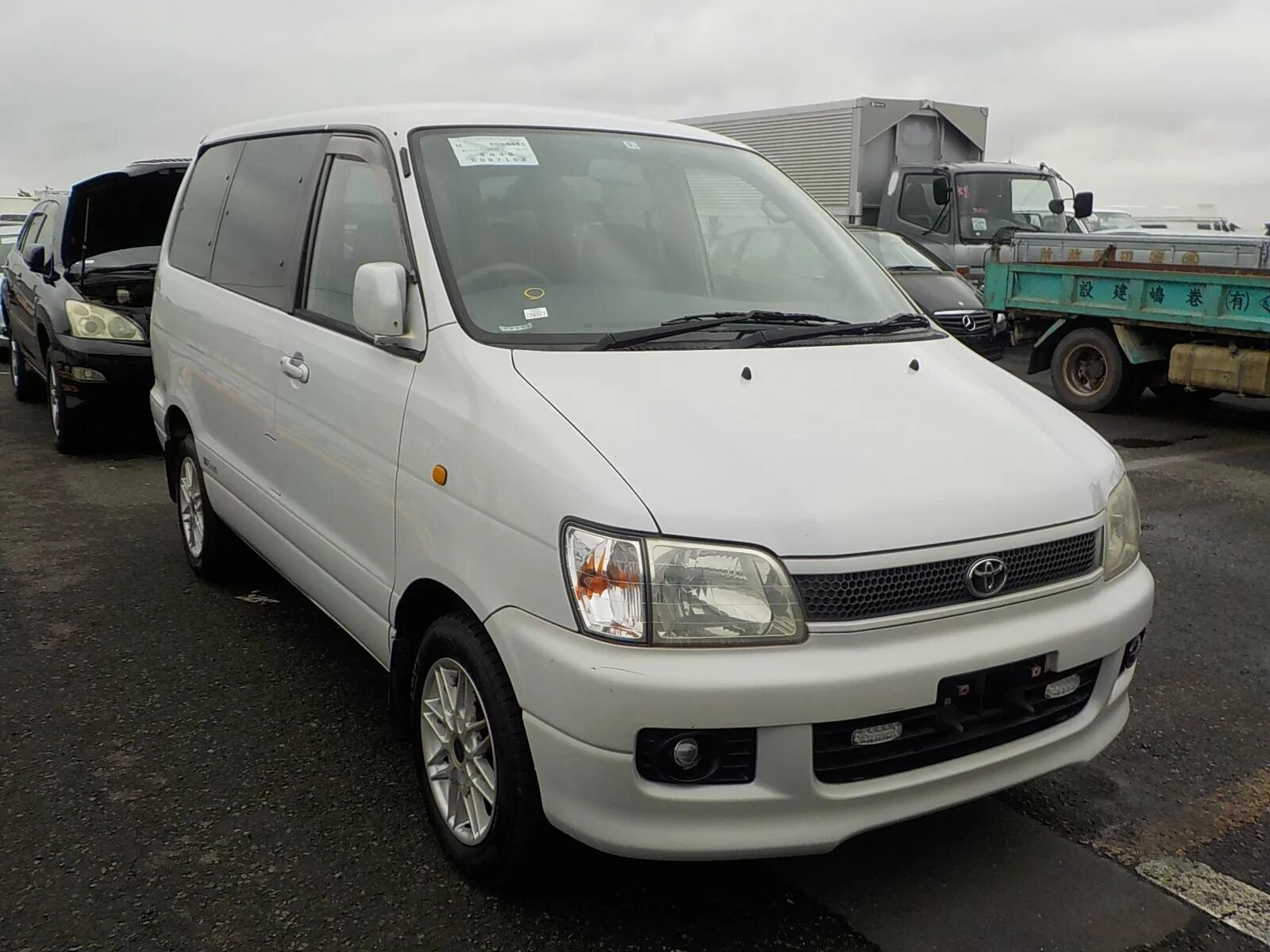 Куплю лит айс ноах. Toyota Lite Ace Noah 1998. Toyota Lite Ace 1998. Toyota LITEACE Noah. Тойота лит айс Ноах 1998.