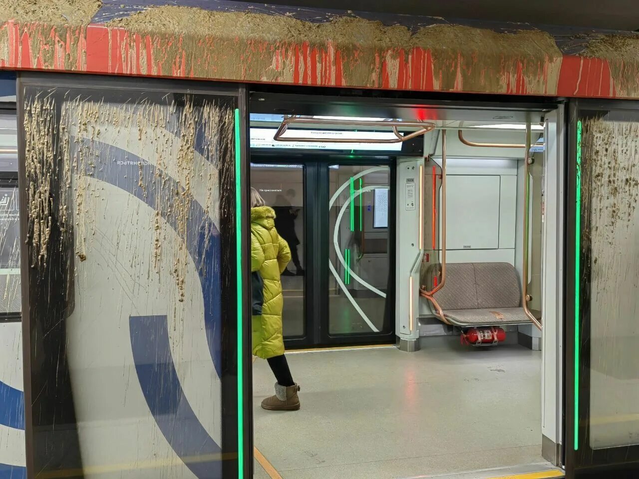 Тоннель метро БКЛ. Станция метро. Тоннель Московского метро. Поезд в тоннеле метро.