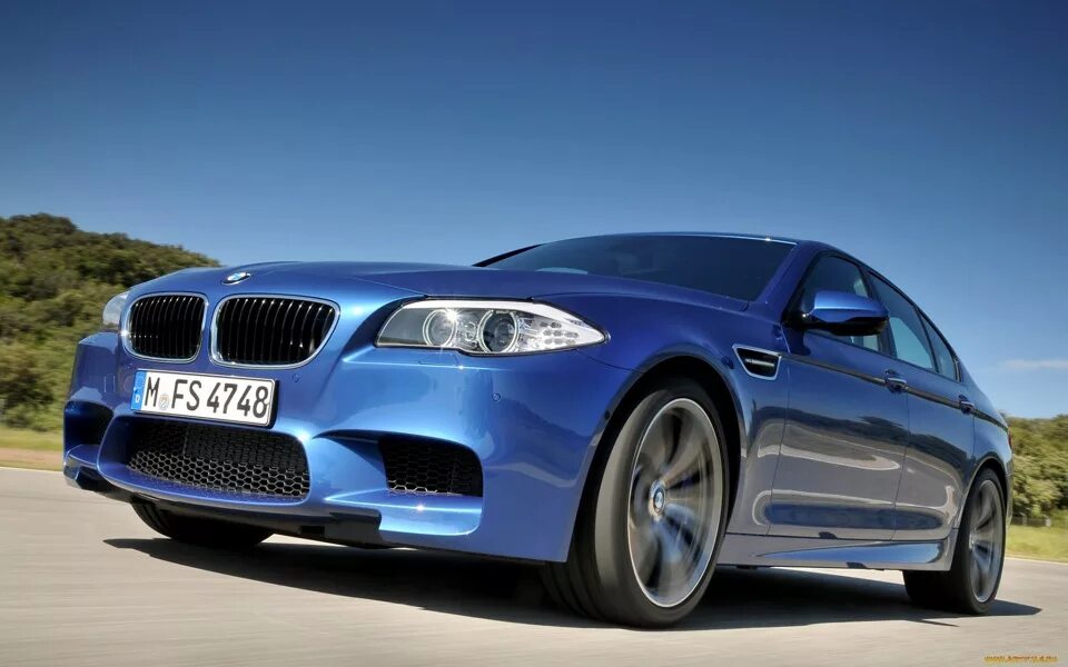 Это bmw m5. Bmw m5 2011. Bmw m5 f10 competition. Bmw m5 2012. Бмв м5 f60.