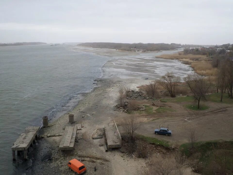 Ростов на Дону ушла вода. Шахтерский причал Цимлянское водохранилище. Река Дон от Ростова на Дону до Цимлянского водохранилища. Ильич Краснодарский край сухие весла. Цимлянское водохранилище уровень воды на сегодня