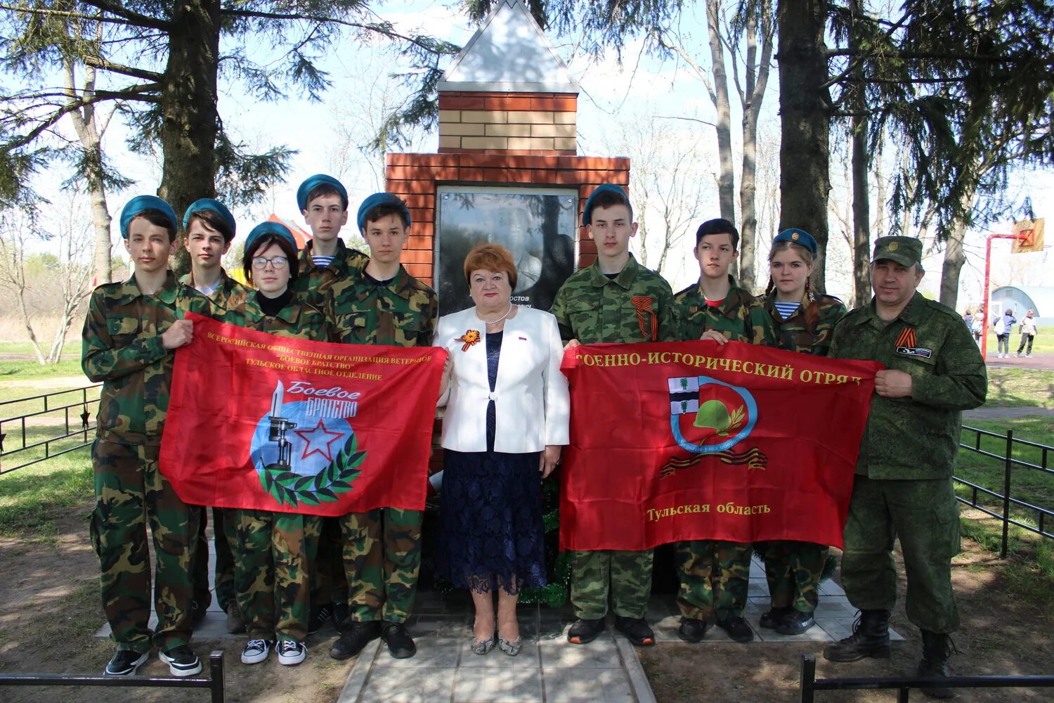 Кладбище плавск. 9 мая верхнеуральск. Возложение цветов к памятнику подольским курсантам. Савватеевка тульская область. Тепляков на 9 мая.