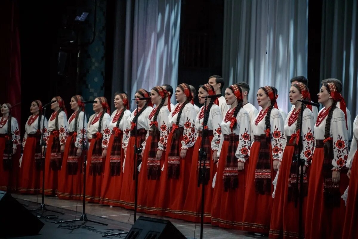 Волжский народный хор имени п.м Милославова. Волжский русский народный хор. Омский государственный народный хор и Цыганков. Коллективы Волжский народный хор. Волжский хор им милославова