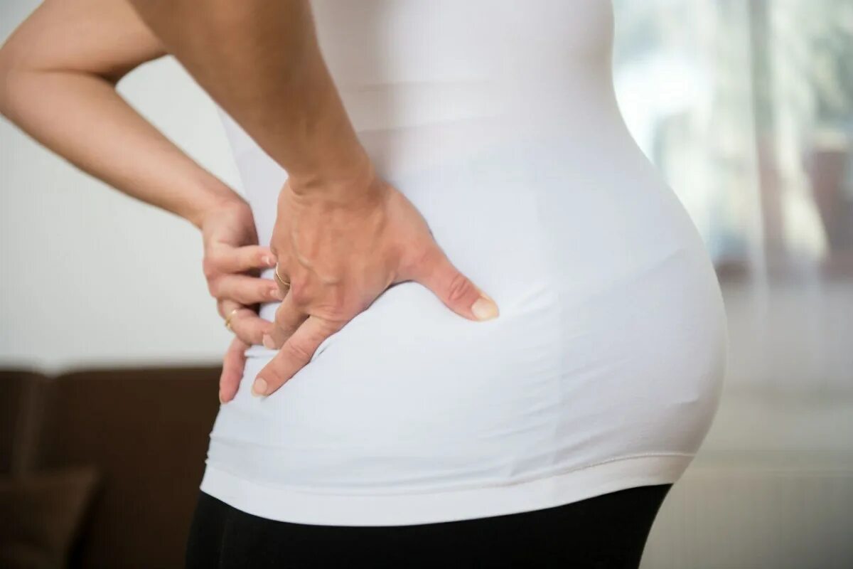 Боль в спине у беременных. Беременность боль в спине. Беременность со спины.
