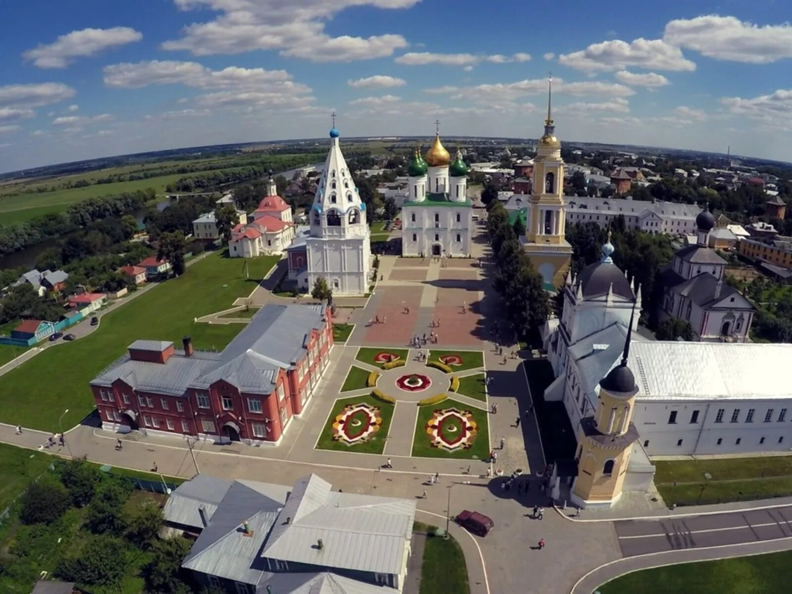 Коломна центр города. Коломна Кремль. Коломна центр Кремль. Коломенский Кремль с высоты птичьего полета. Московская область выбрать город