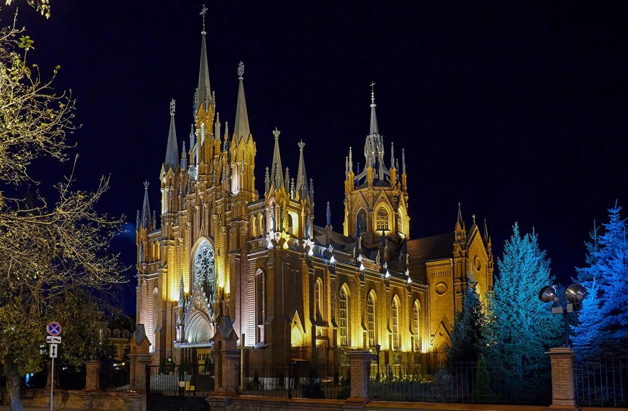 Новая мышь беларусь. Новые костел. Москва католический собор непорочного зачатия. Кафедральный собор римско католической церкви непорочного зачатия. Католическая церковь католический собор вера.