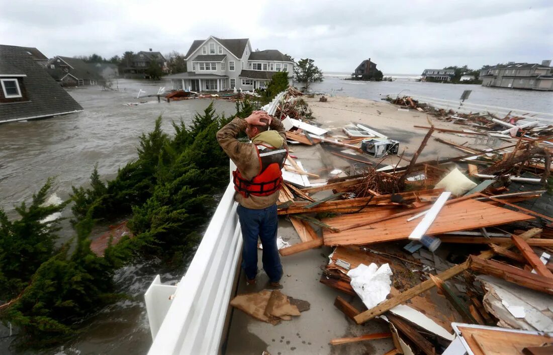 ураган катрина 2005 новый орлеан. ураган бхола 1970. штормы и наводнения. стихийные бедствия наводнение. ураган сэнди в сша.