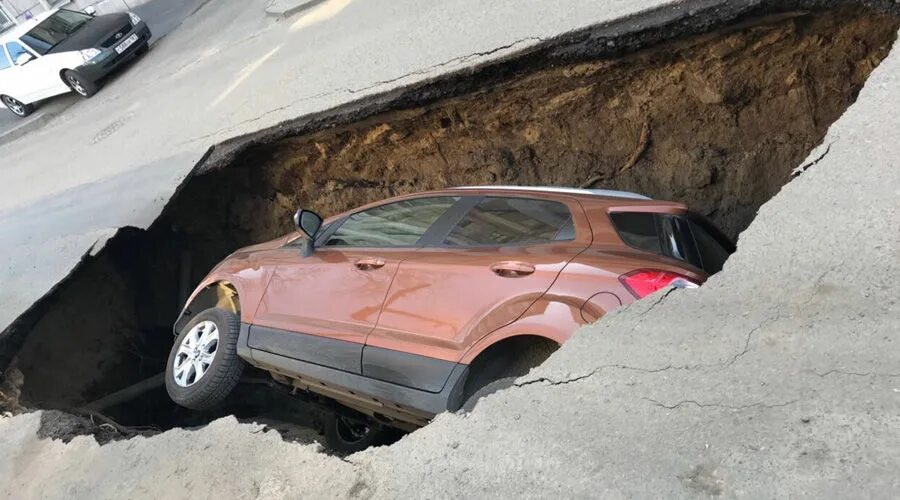 Что делать если провалился под землю. Что делать если провалился под землю. Провал фото. Что делать если провалился под землю. Карстовый провал в гватемале.