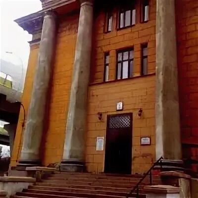 Путиловский дворец. Путиловский храм. путиловский замок. путиловская церковь.
