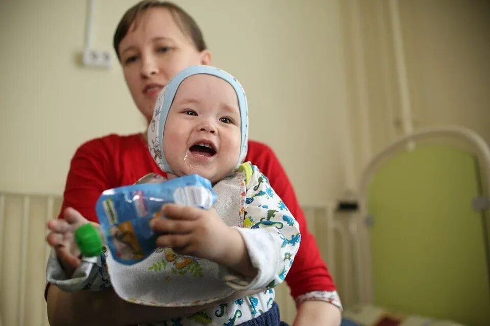 Поделки для детей. Мальчик с кулаком. Капризный ребенок. С годиком малыша. Фото детей которым делают.