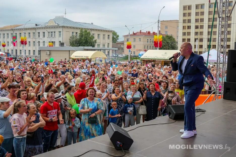 Организация культурно зрелищных мероприятий. День независимости в Костюковичах. Организатор зрелищных мероприятий. Организатор мероприятий в метавселенной.