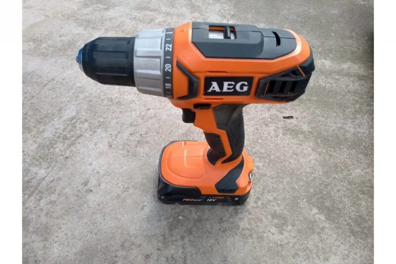 Аккумуляторная дрель-шуруповерт aeg bs 12c2 li-202c 34 н·м. Шуруповерт aeg 18 вольт. Аккумуляторная дрель-шуруповерт age bs18. Aeg шуруповерт 18 вольт комплектация. Aeg шуруповерт 18.