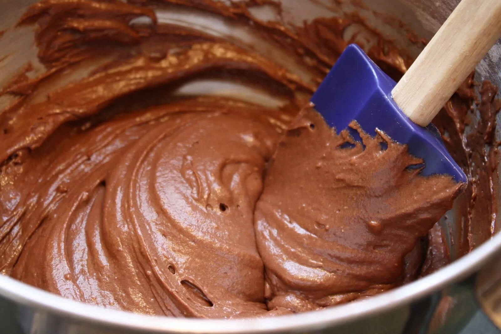 Какао сливочное масло сгущенка. Шоколадный крем ганаш. Ганаш сливки и шоколад. Крем для торта из какао ганаш. Крем шогаана шоколадный.
