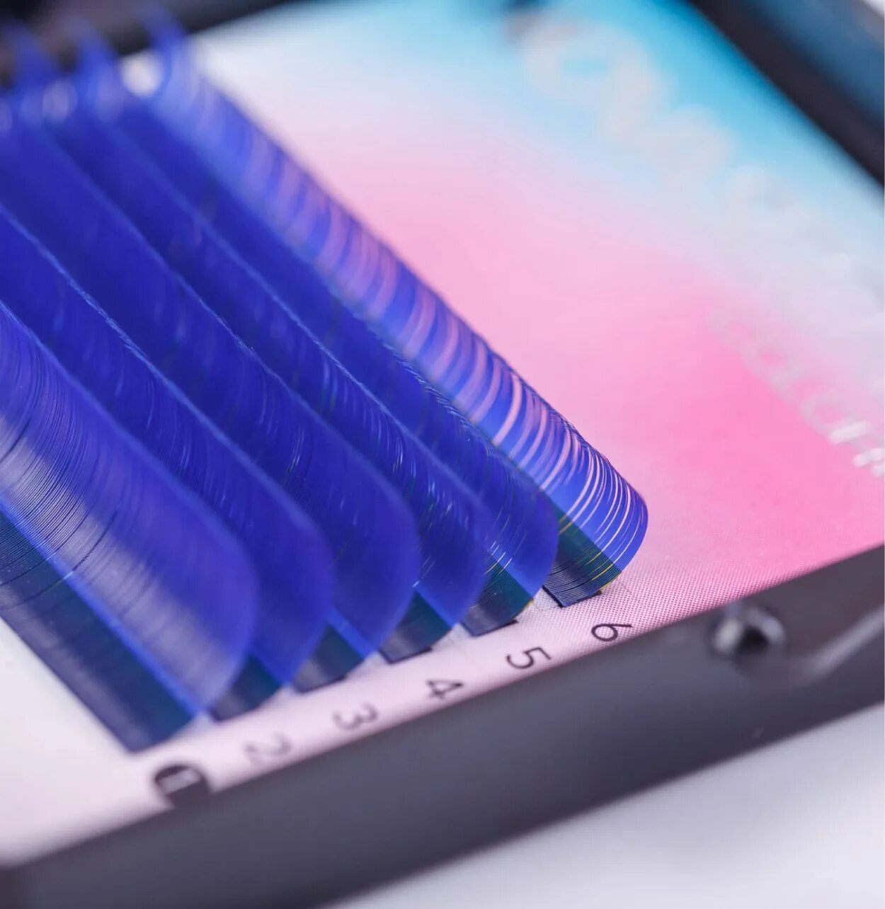 Ресницы для наращивания. Ресницы омбре фиолетовые леш гоу. Цвет ресниц для наращивания. Цветное наращивание ресниц. Цветное наращивание ресниц.