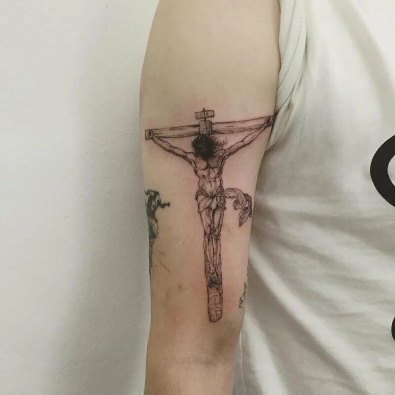Тату иисуса христа на руке. Наколки распятие иисуса христа. Тату иисус на руке распятие предплечье. Тату иисус христос распятый. Распятие на руке.