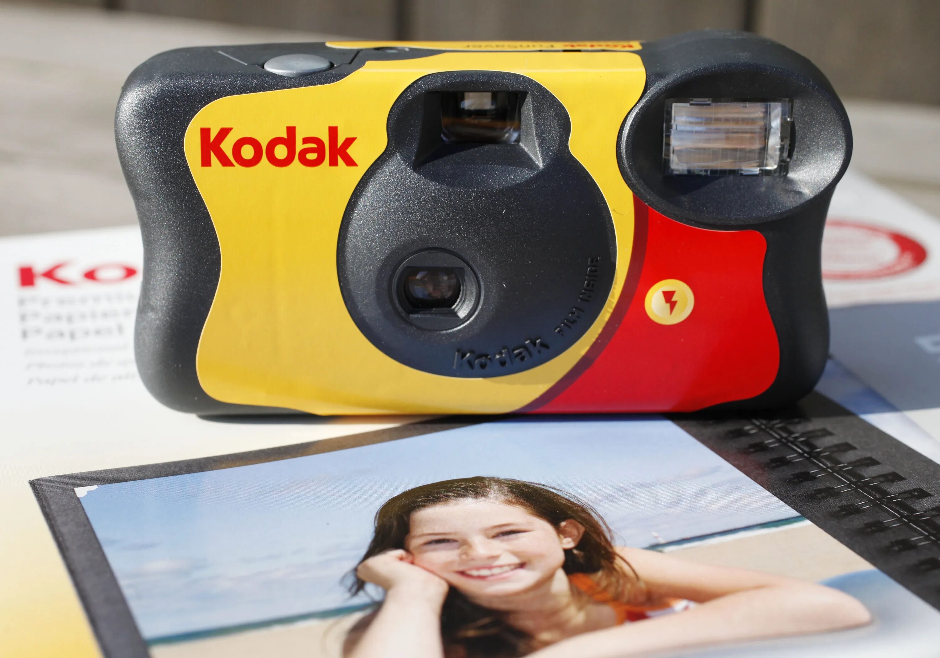 Kodak москва. Kodak 120. kodak funsaver. фотоаппарат кодак с моментальной фотографией. kodak fun saver снимки.
