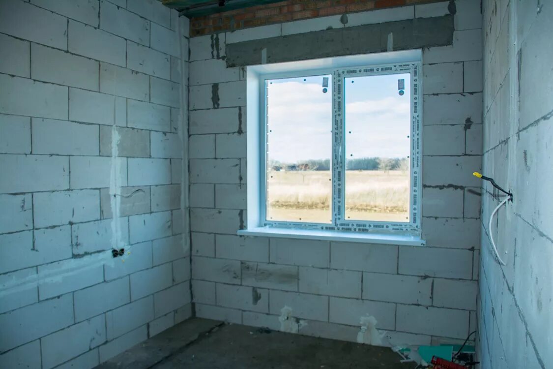 Стены из газобетона в частном доме. Отделка газобетона изнутри. внутренняя отделка газобетонных стен. отделка дома из газобетона. внутренняя отделка дома из газобетона.