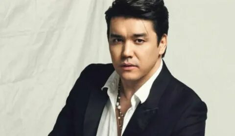 Анасы қызының киска сексін жалайды