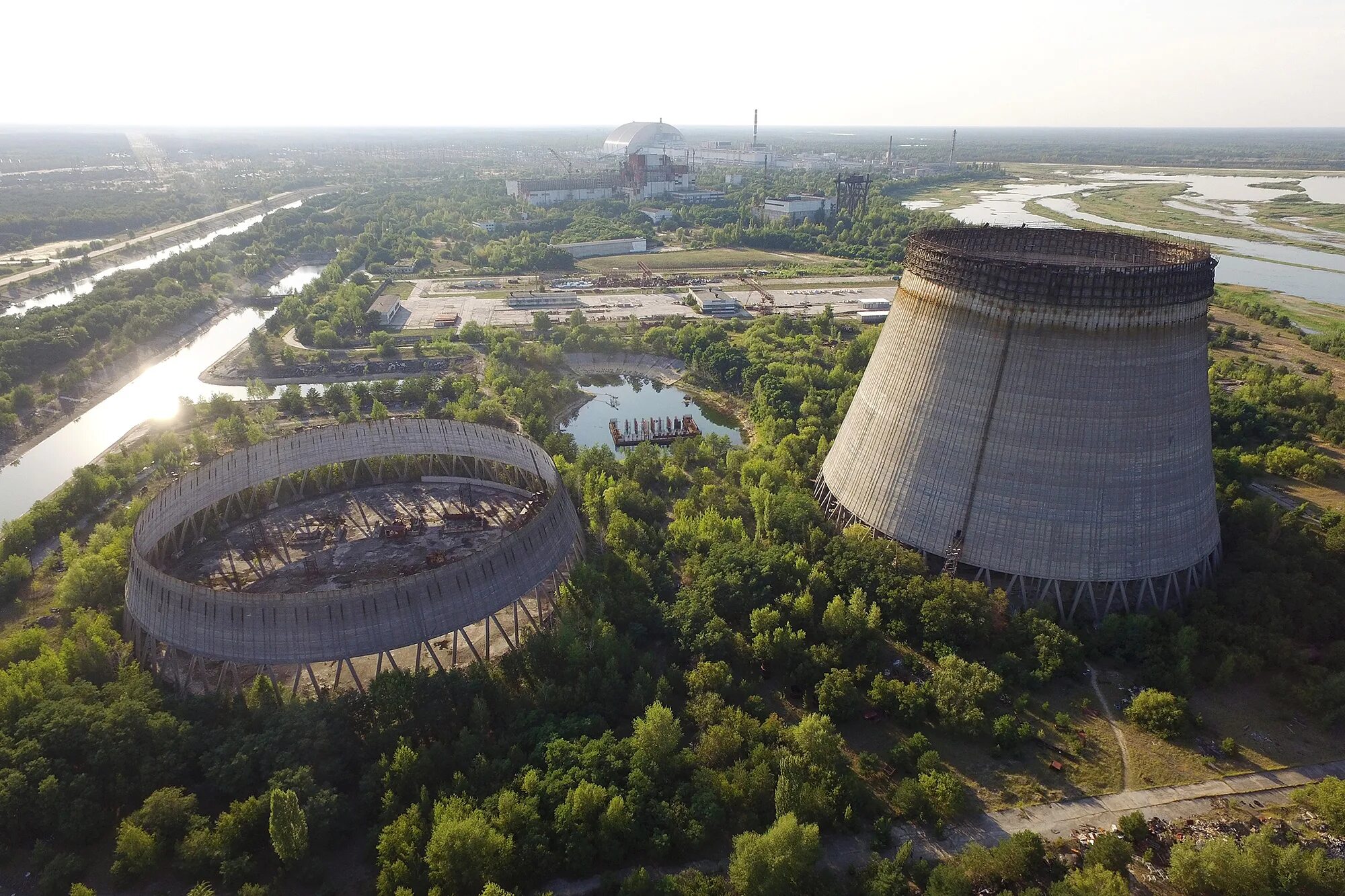 Chernobyl nuclear. Чернобыль. Градильня в Припяти. ЧАЭС. Атомная электростанция Чернобыль сейчас.