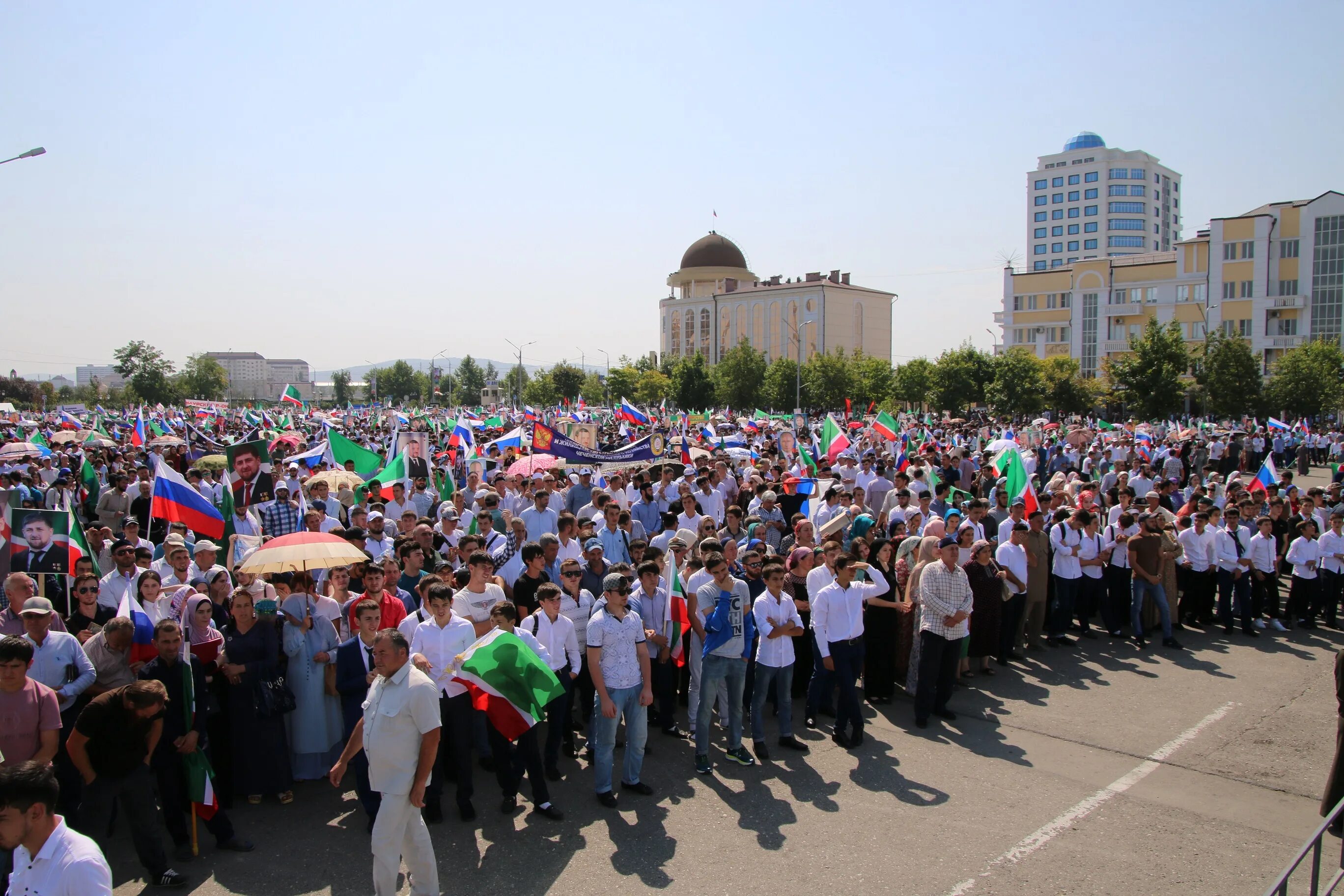 День гражданского согласия и единения в Чеченской Республике. Молодежь Чеченской Республики. День молодежи Чеченской Республики. Грозный молодежь.