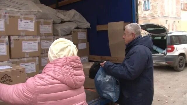 Везем гуманитарку. Везем гуманитарку