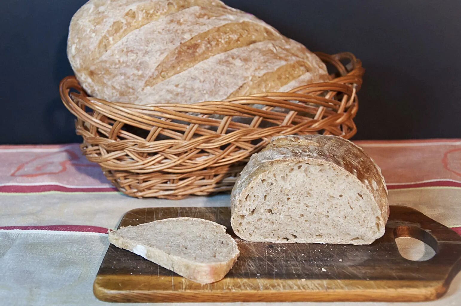 Хмелевой хлеб рецепт. Домашний хлеб. Хлеб из овса. Хлебобулочные изделия из овса. Старый хлеб.