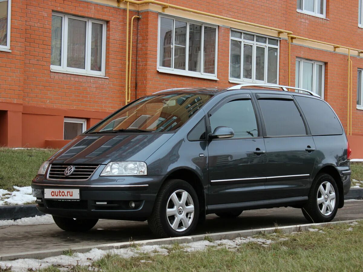 Volkswagen Sharan i. Фольксваген Шаран 2. Volkswagen Sharan i Рестайлинг 2. Фольксваген Шаран 2004.