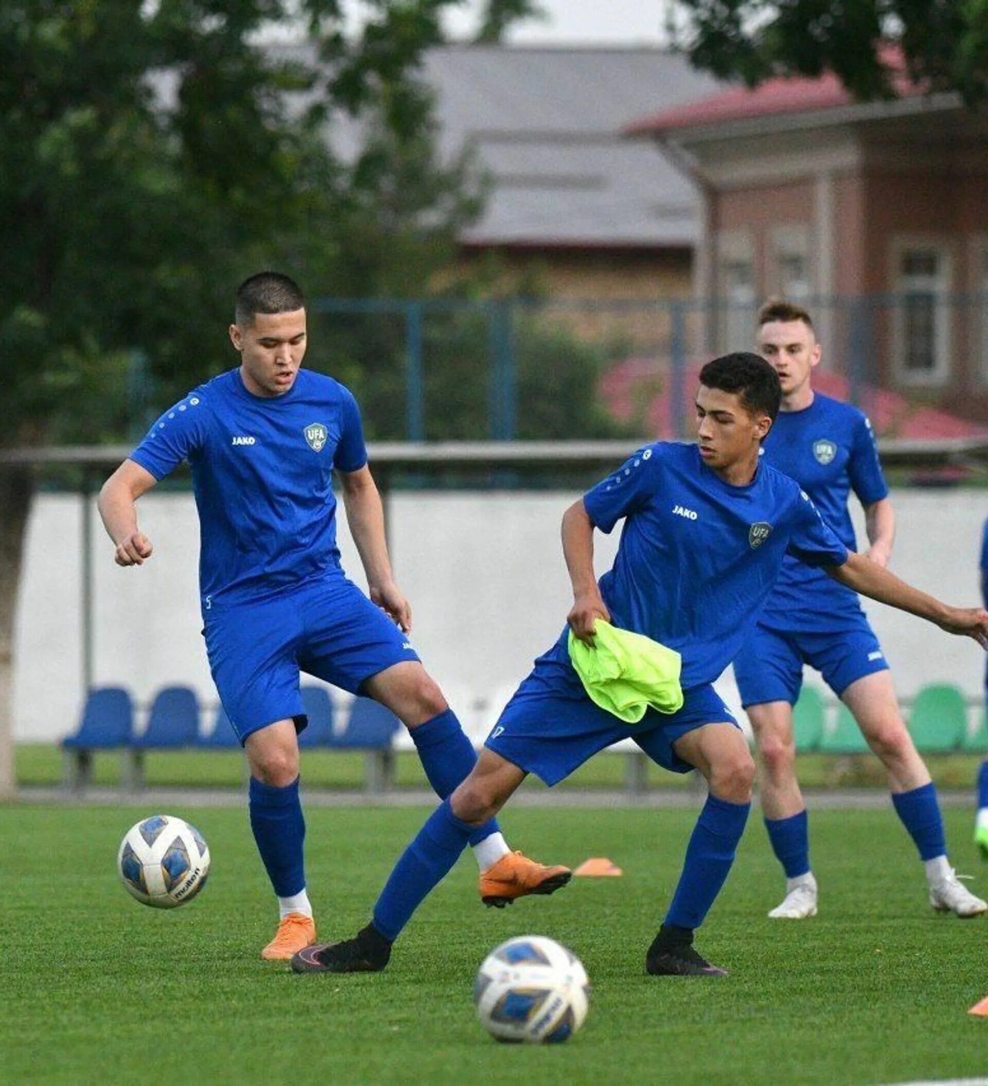 Stadion uz yangiliklari pro liga futbol. Узбекистан футбол терма жамоаси. Юношеская сборная Узбекистана по футболу u17. Футбол ёшлар Узбекистан. Болалар футбол Узбекистан.